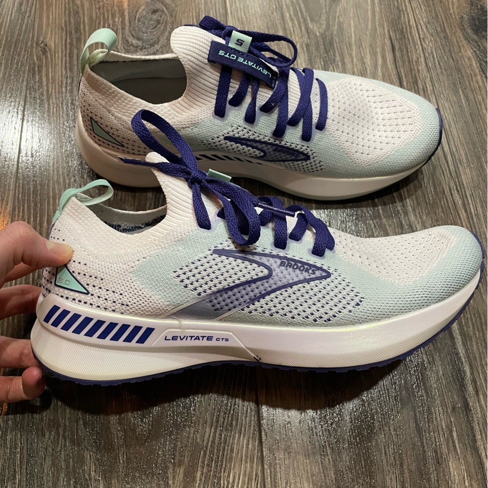 Brooks Levitate worn only a few times